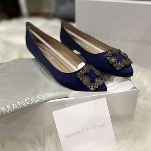 Brand new Manolo Blahnik Hangisi navy Satin Flats
